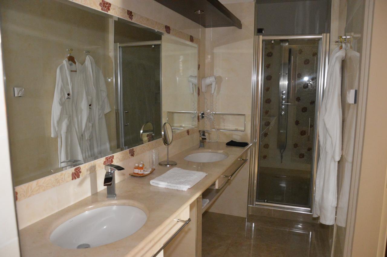 Roccamonfina Palace Hotel Room photo